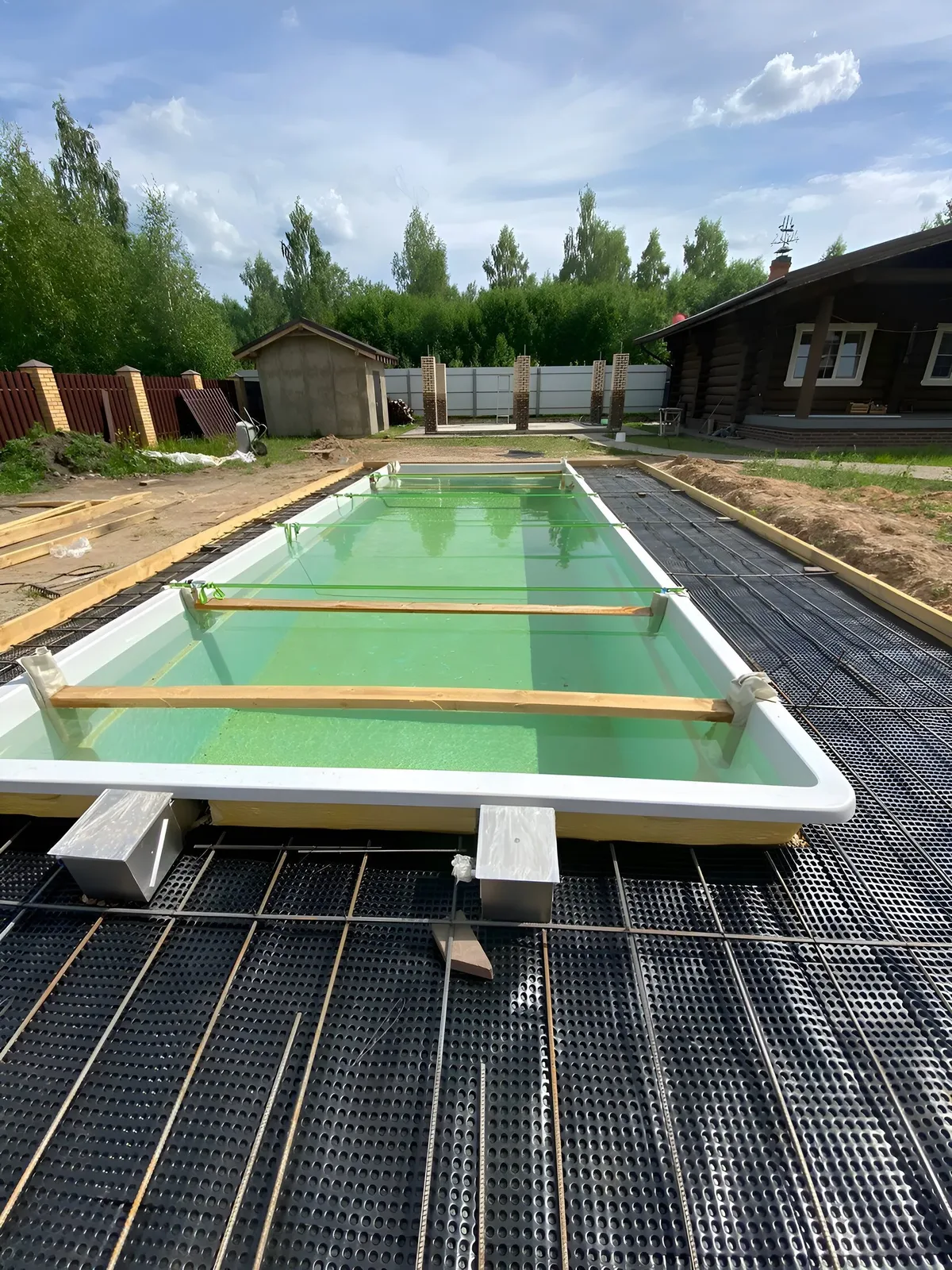 Laguna 9 — вечернее освещение в Серпухове